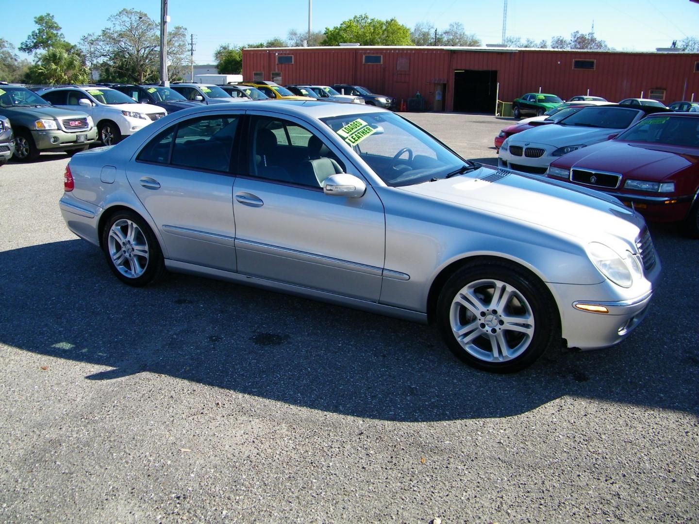 2005 Silver /Black Mercedes-Benz E-Class E500 (WDBUF70J75A) with an 5.0L V8 SOHC 24V engine, Automatic transmission, located at 4000 Bee Ridge Road, Sarasota, FL, 34233, (941) 926-0300, 27.298664, -82.489151 - Photo#7